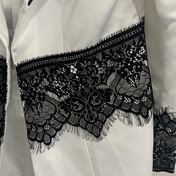Elegant White and Black Lace Women's Coat - Picture 3 of 10